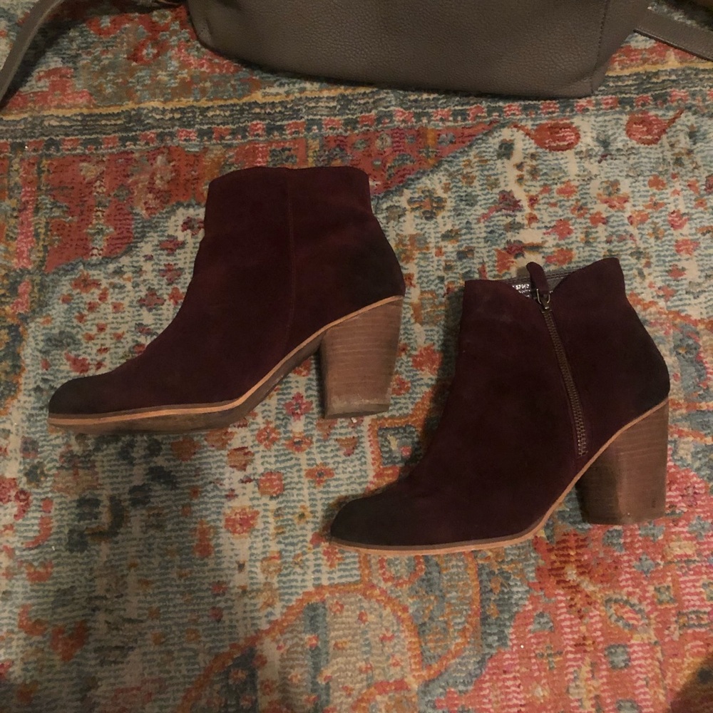 Nordstrom BP burgundy suede booties